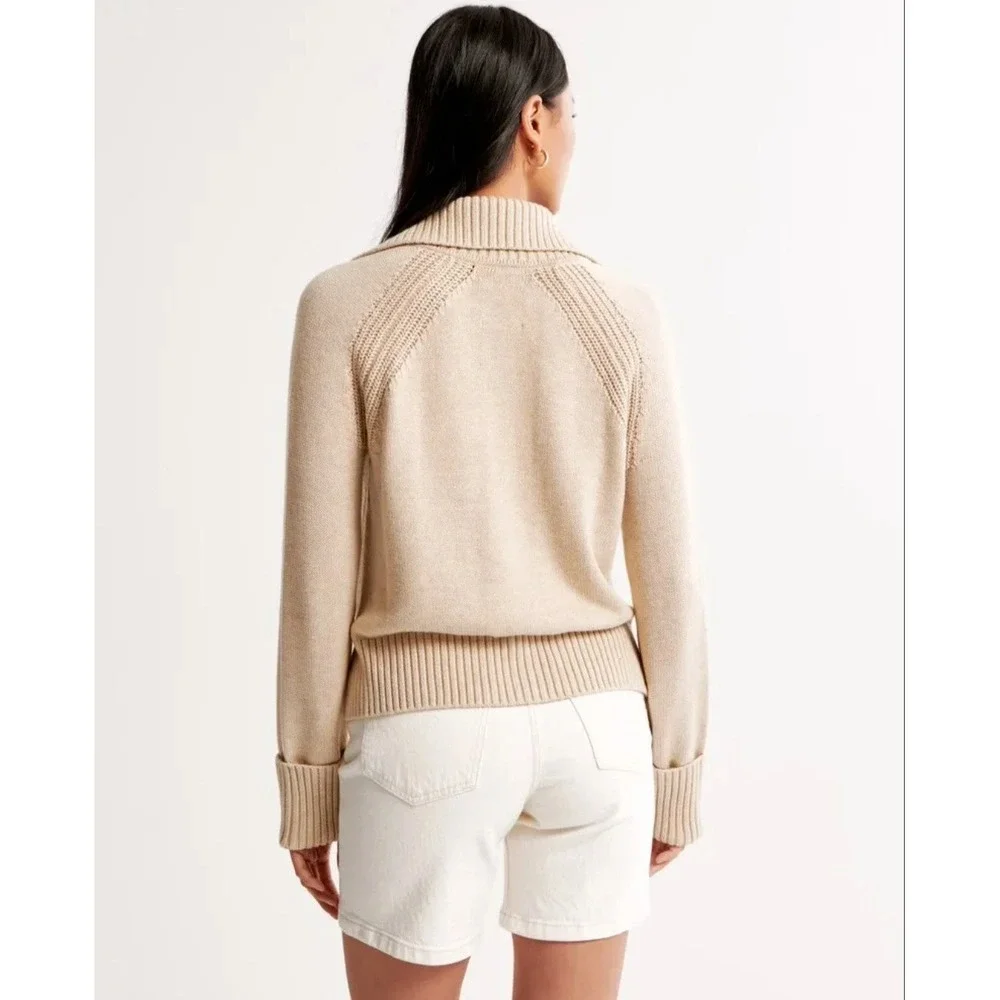 Abercrombie & Fitch Sz S Heathered Oatmeal Collared Notch Neck Knit Sweater - Picture 2 of 9